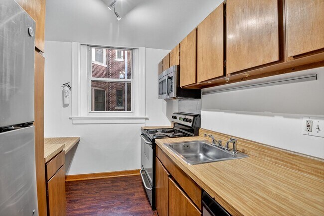 Foto del edificio - Available Now! 2Bd / 1.5Ba in the Heart of Adams Morgan!