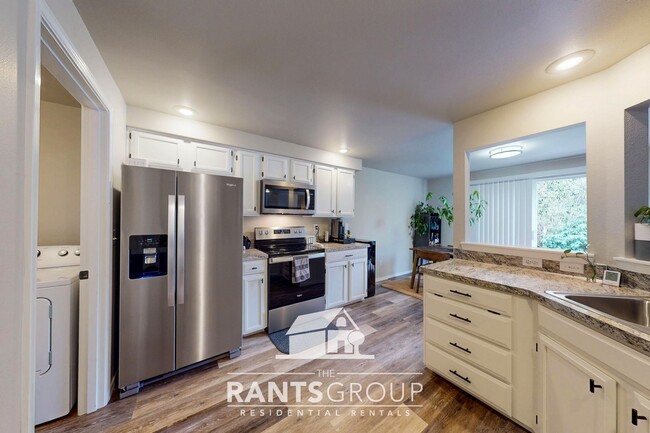 Foto del edificio - Centrally Located Townhome in Tumwater – L...