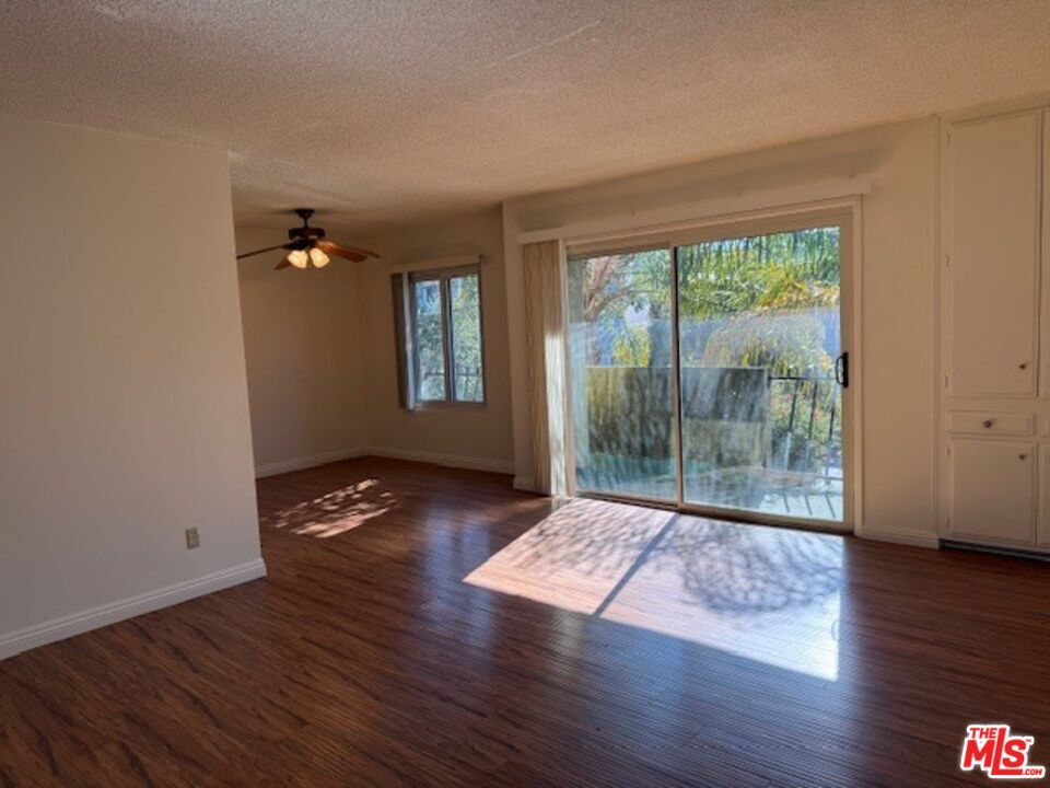 Foto principal - 8161 Manitoba St