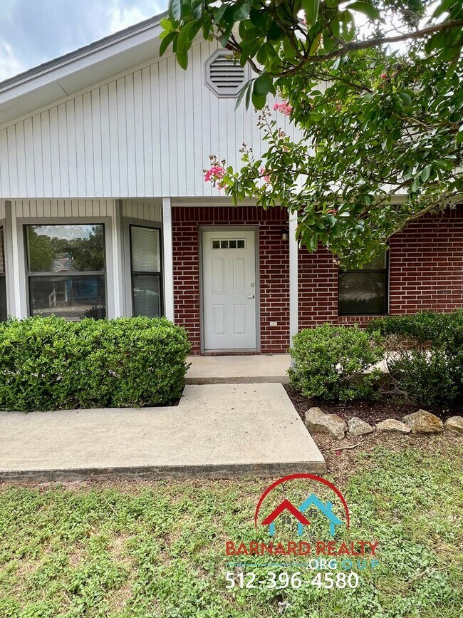 Foto del edificio - Available Early July: 3 Bed 2 Bath House with Garage-Recent Updates