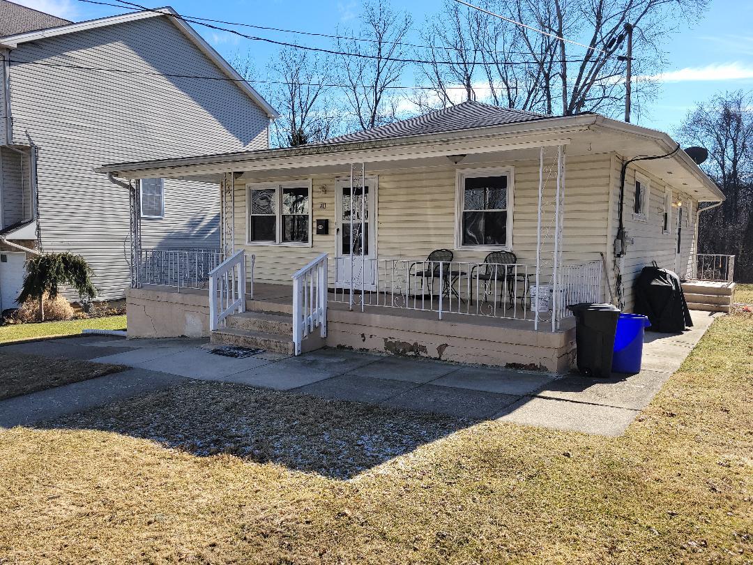 Primary Photo - 411 E Kleinhans St