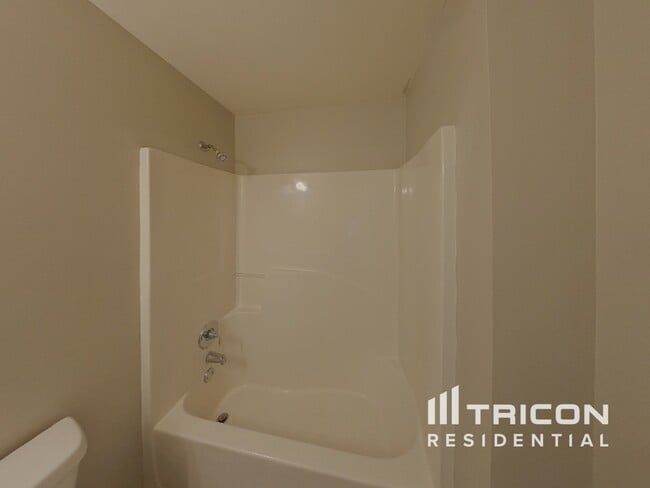 Building Photo - 455 Abbey Pl
