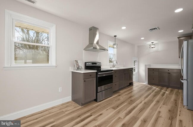 Building Photo - 6223 E Hemlock Dr