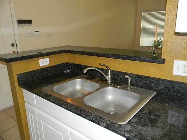 Building Photo - 1330 Old Spanish Trl