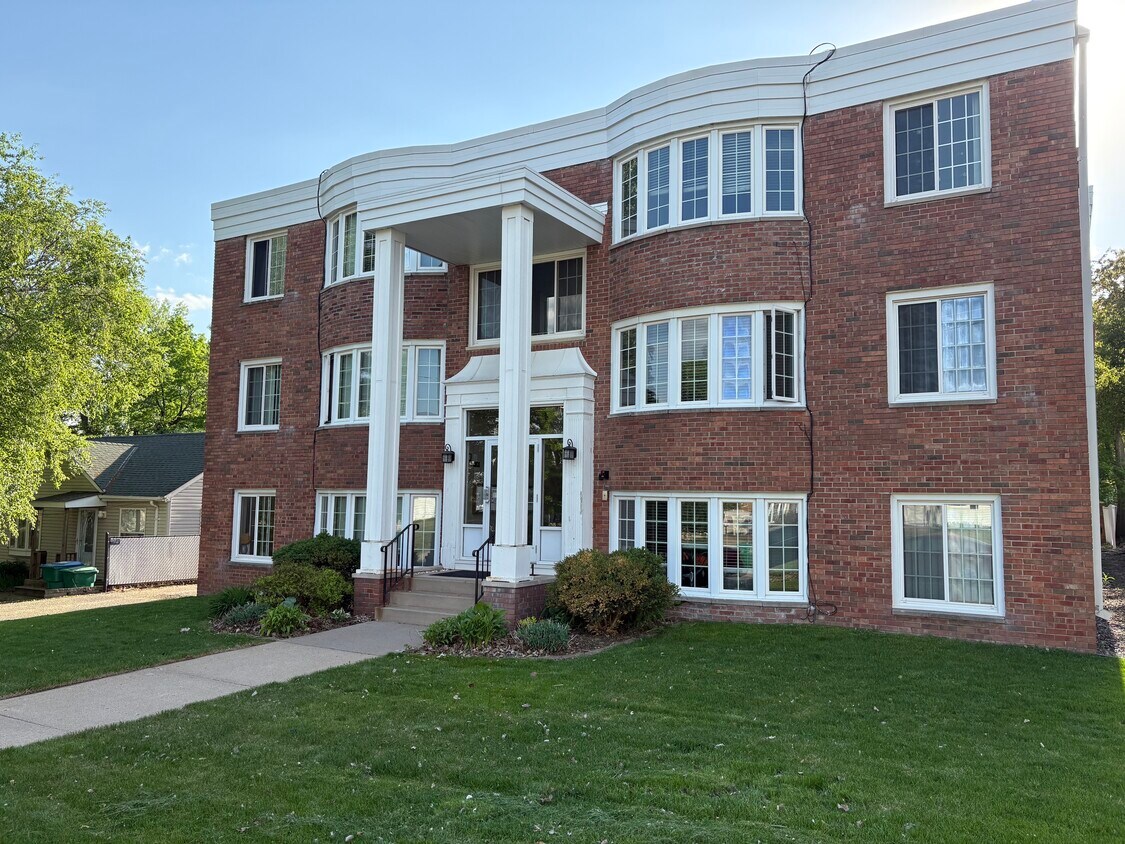 Primary Photo - Lynn Apartments