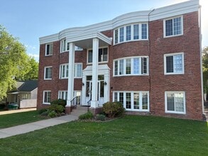 Building Photo - 3030 Lynn Ave