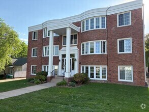 Building Photo - 3030 Lynn Ave