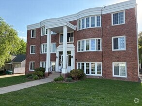 Building Photo - 3030 Lynn Ave