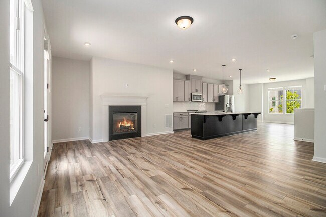 Foto del edificio - 387 Skylar Way SE