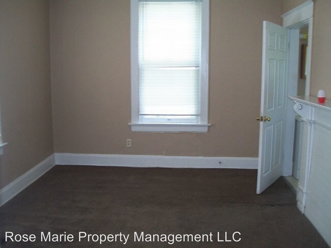 Building Photo - 404 N D St