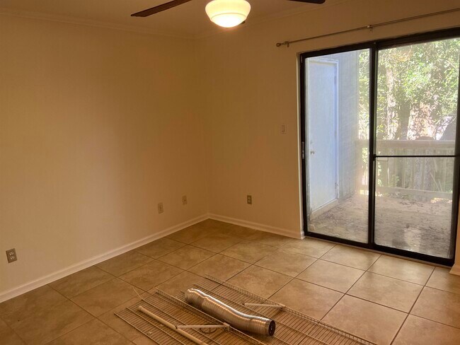 Foto del edificio - 333 Whetherbine Way E