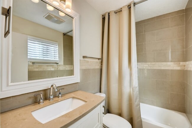 Building Photo - 2364 Camino Capitan