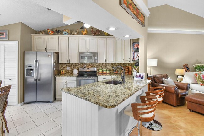 Building Photo - 6040 SE Martinique Dr