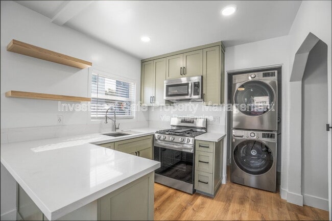 Building Photo - 3071 Hawthorn St
