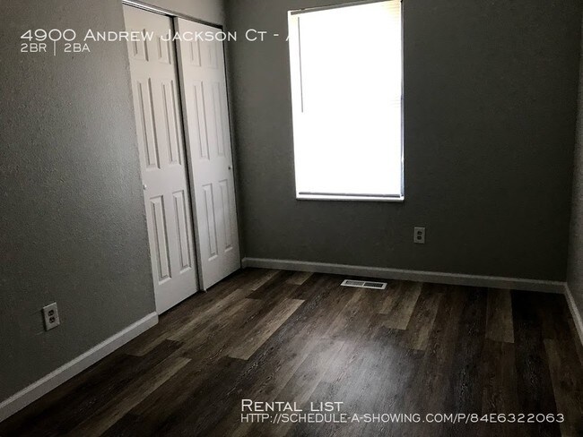 Building Photo - 2bedroom. 1.5 bath townhome