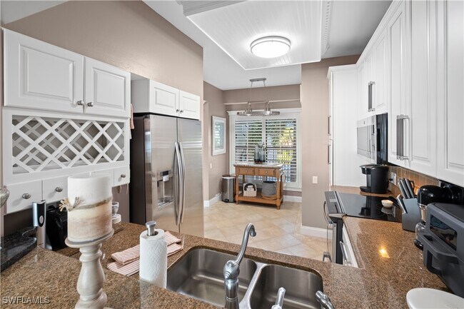 Building Photo - 221 La Peninsula Blvd