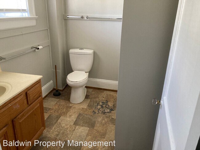 Building Photo - 2 br, 1.5 bath House - 1314 Apple St