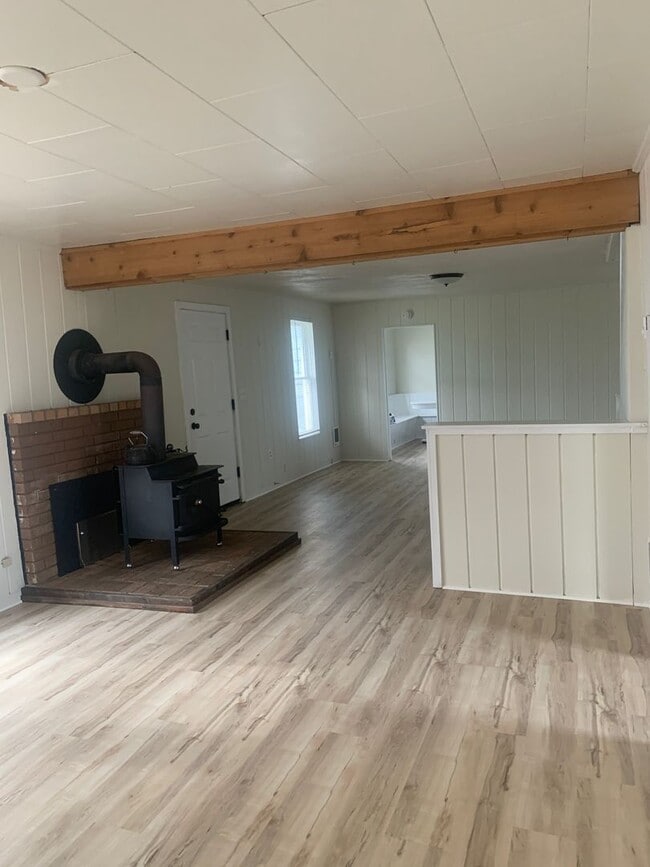 Building Photo - Good connections make all the difference