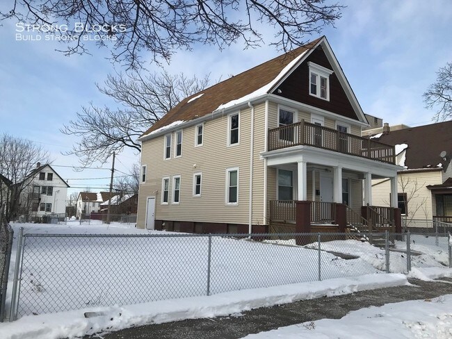 Foto del edificio - Renovated Lower 2BR/1BA Duplex Rental