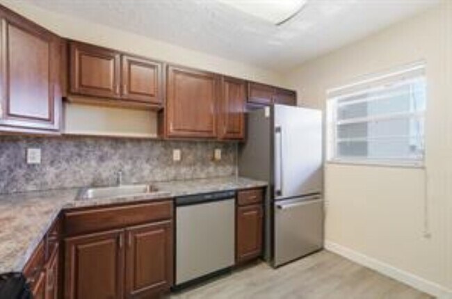 Foto del edificio - 1400 NE 57th St