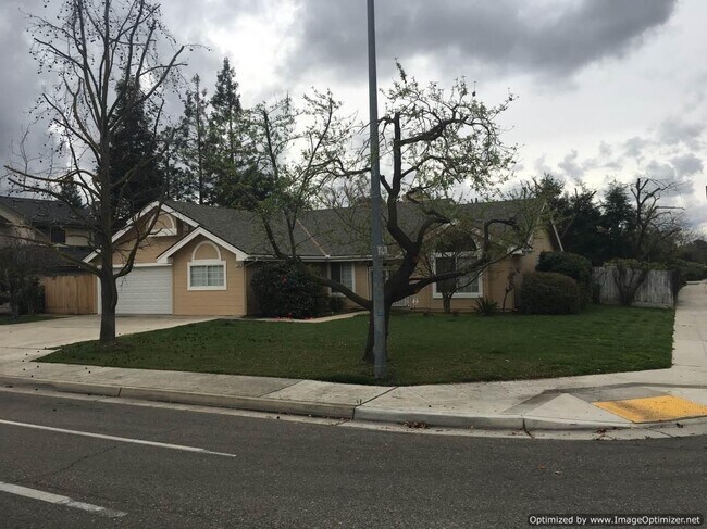 Building Photo - 530 W Alluvial Ave
