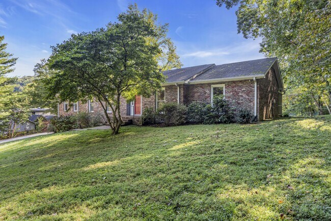 Photo - 1105 Chelsey Ct House