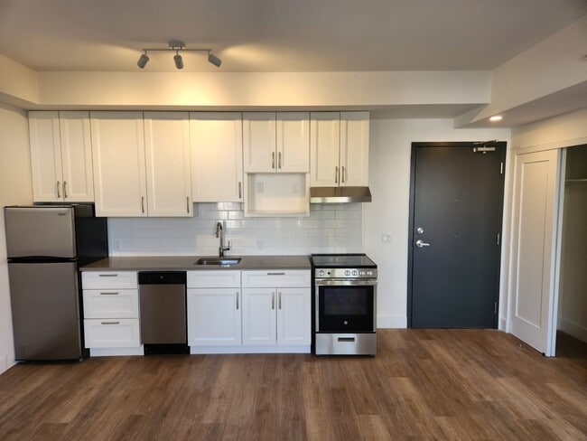 Building Photo - 841 Grenon Ave