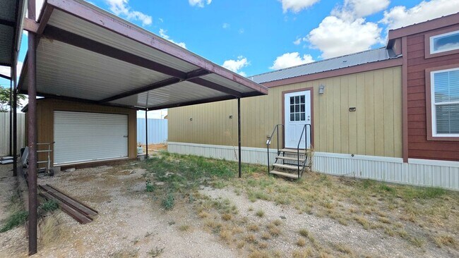 Building Photo - 4330 N Redland Ave