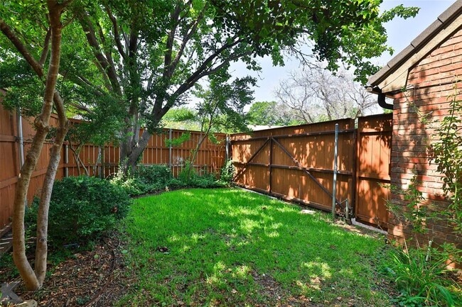 Building Photo - 30 Courtyard Ln