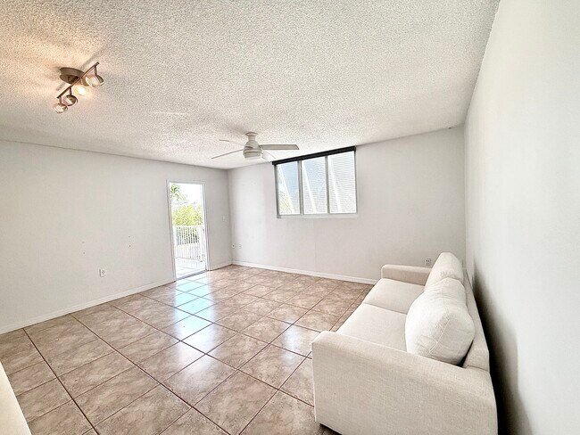 Foto del edificio - 3930 S Roosevelt Blvd