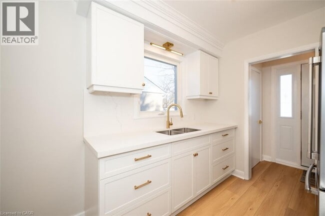 Building Photo - 365 George St