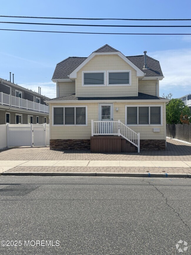 Building Photo - 100 Vance Ave