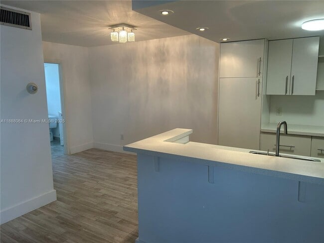 Foto del edificio - 1230 NE 139th St