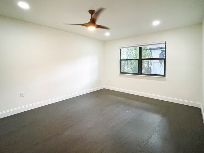 Building Photo - 708 Angelina Ln
