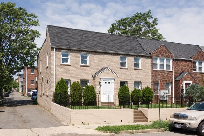 Building Photo - 308 18th Pl NE