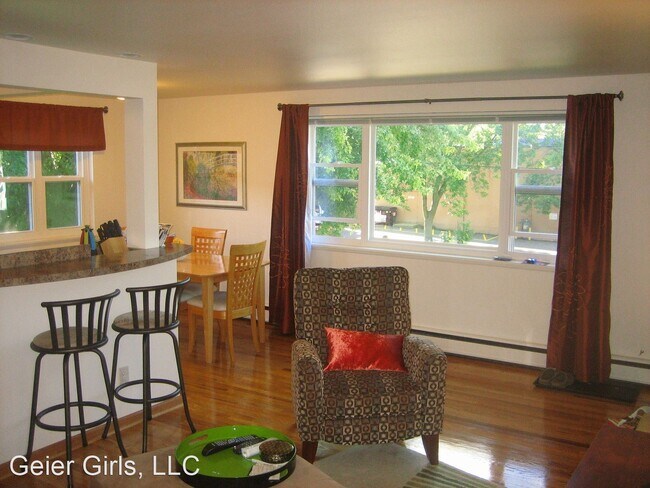 Foto del edificio - 5734 Russett Rd