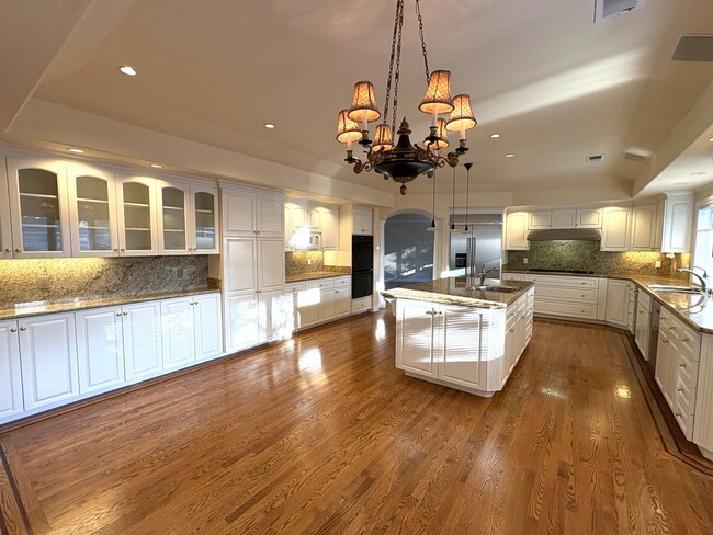 Building Photo - Spacious ranch style home available now