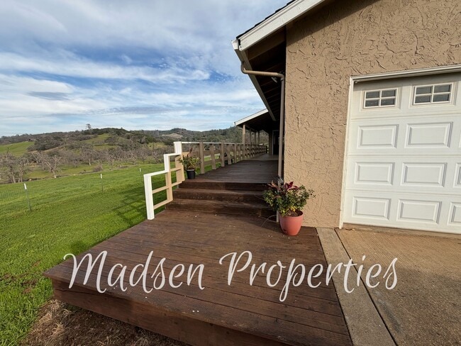 Building Photo - 784 Flag Creek Rd