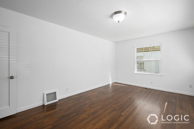 Building Photo - Gorgeous Home in SLC!