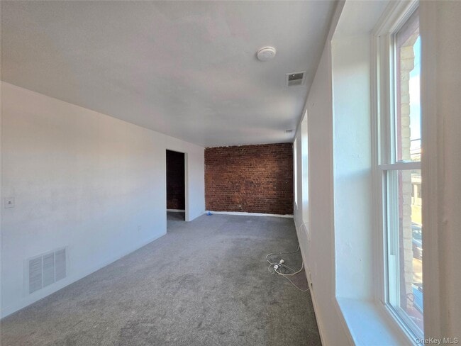 Foto del edificio - 8 Main St