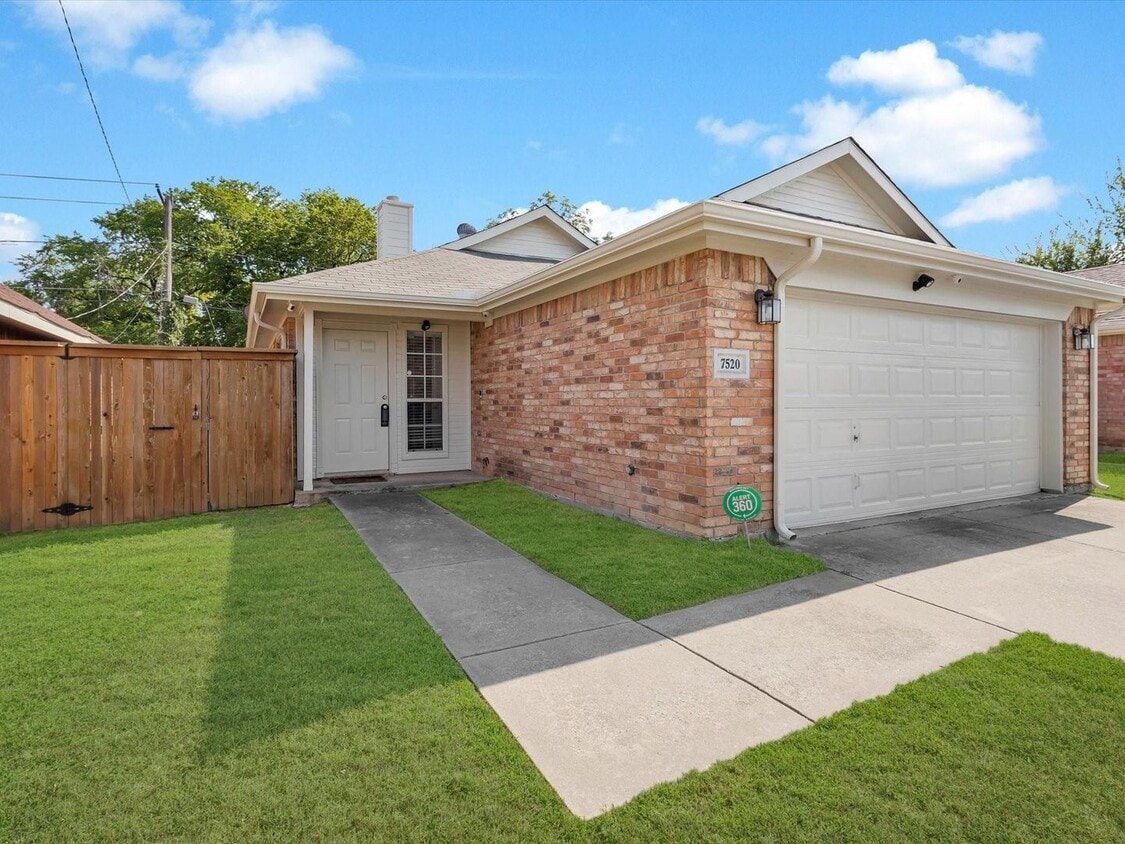 Primary Photo - Updated Rental Ready for New Family- 3 Bed...