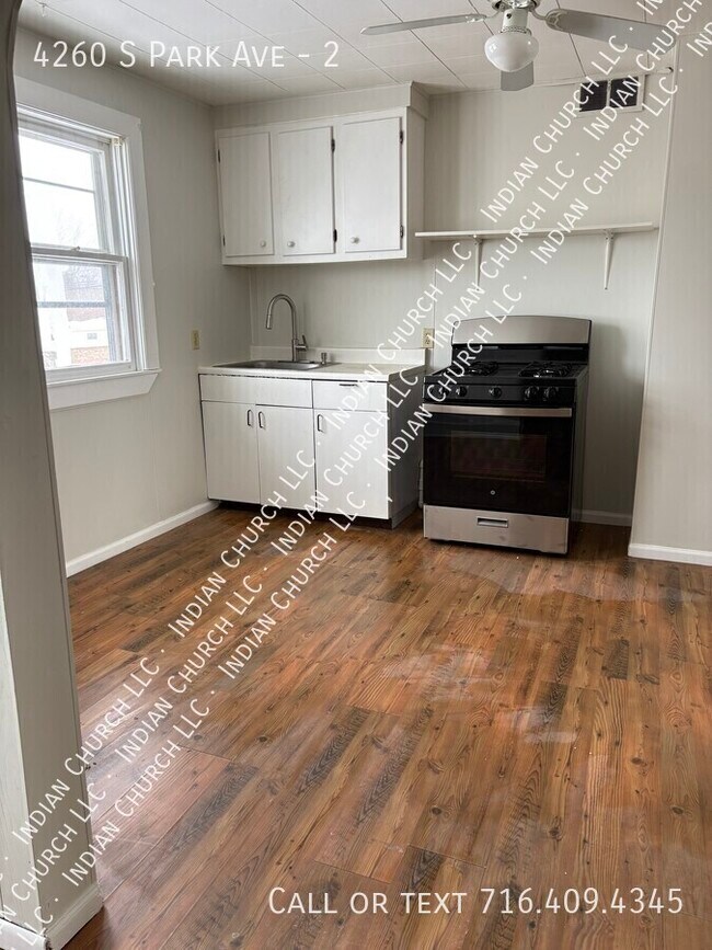 Building Photo - 4260 South Park Ave