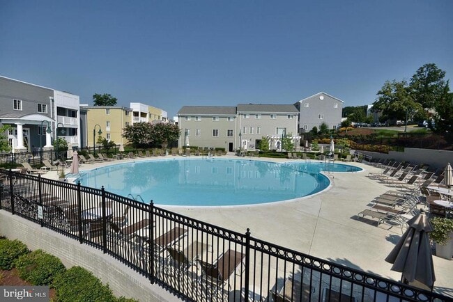 Building Photo - 4151 S Four Mile Run Dr