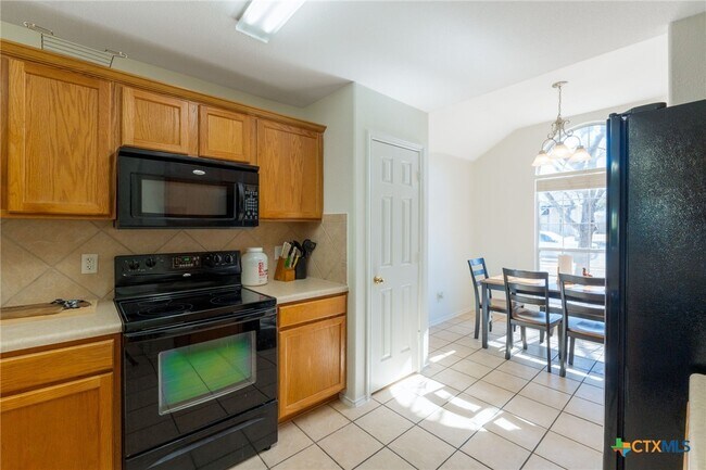 Building Photo - 4407 Golden Gate Dr