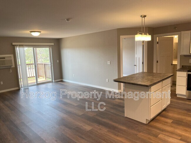 Foto del edificio - 601 17th Avenue Southwest