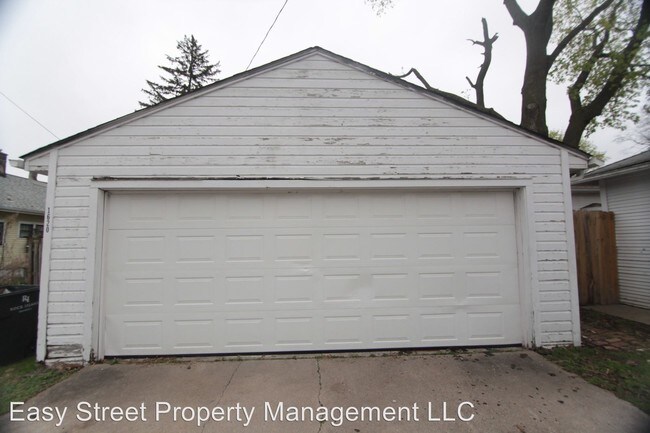 Building Photo - 1620-29 1/2 29 1/2 St