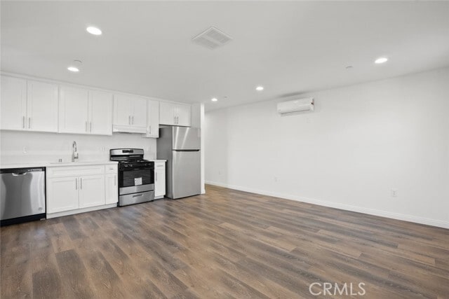 Building Photo - 11560 Archwood St