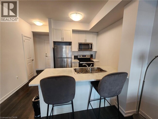 Photo du bâtiment - 5055 Greenlane Rd