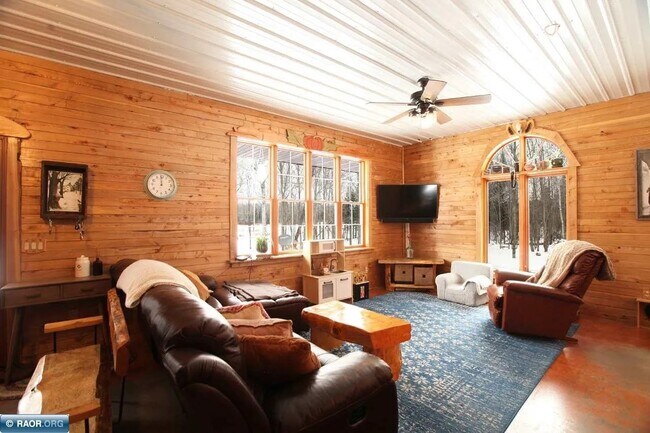 Foto del edificio - 9374 Alango Rd