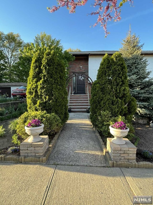 Building Photo - 61 Chamberlain Ave